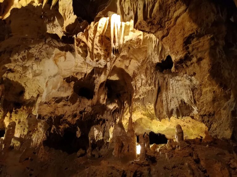 concrétions - Grotte du Quéroy