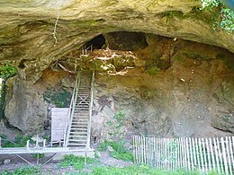 Porche de la grotte de Montgaudier